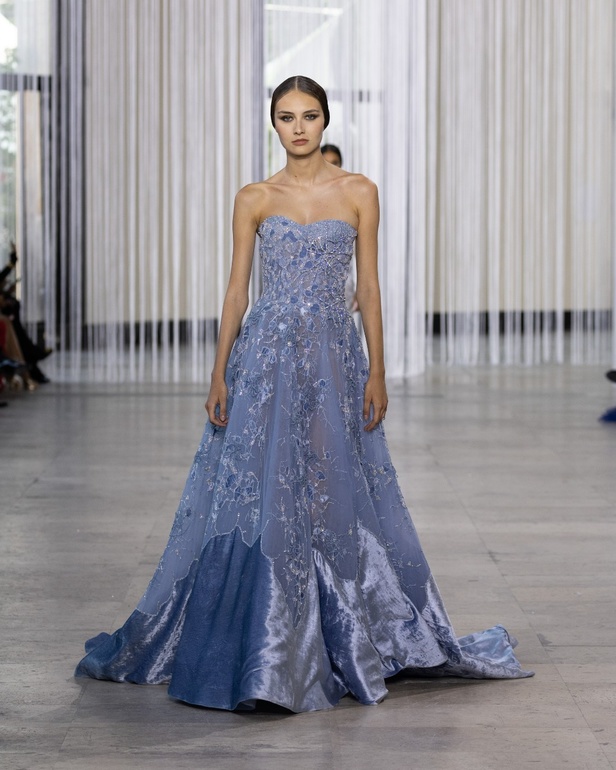 مجموعة طوني ورد للأزياء الراقية ترسم صورة فاخرة تخترق البشرة وتتسلل إلى الروح من خلال الفن والتكنولوجيا والاستدامة