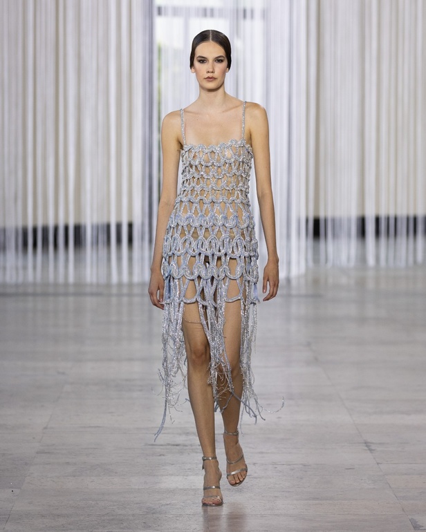 مجموعة طوني ورد للأزياء الراقية ترسم صورة فاخرة تخترق البشرة وتتسلل إلى الروح من خلال الفن والتكنولوجيا والاستدامة