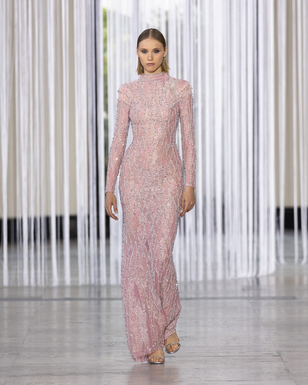 مجموعة طوني ورد للأزياء الراقية ترسم صورة فاخرة تخترق البشرة وتتسلل إلى الروح من خلال الفن والتكنولوجيا والاستدامة