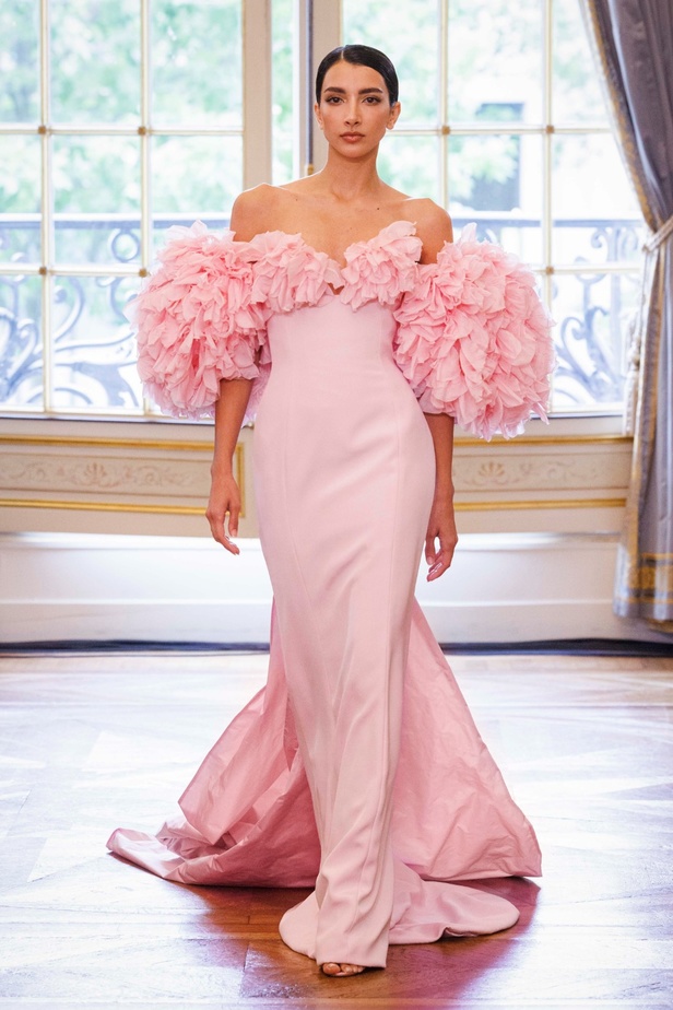 رحلة جديدة ملهمة للمصممة Tamara Ralph مع إطلاق علامتها من أسبوع الموضة الباريسي للهوت كوتور 