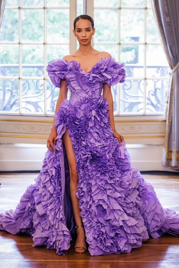 رحلة جديدة ملهمة للمصممة Tamara Ralph مع إطلاق علامتها من أسبوع الموضة الباريسي للهوت كوتور 