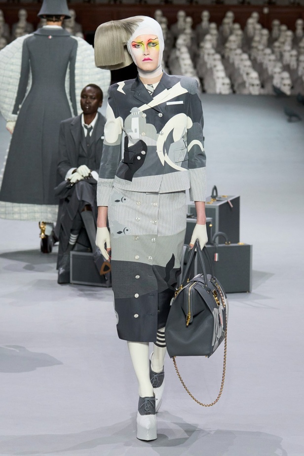 مجموعة Thom Browne للأزياء الراقية لخريف وشتاء 2024... الأزياء الهوت كوتور في شكل مسرحي