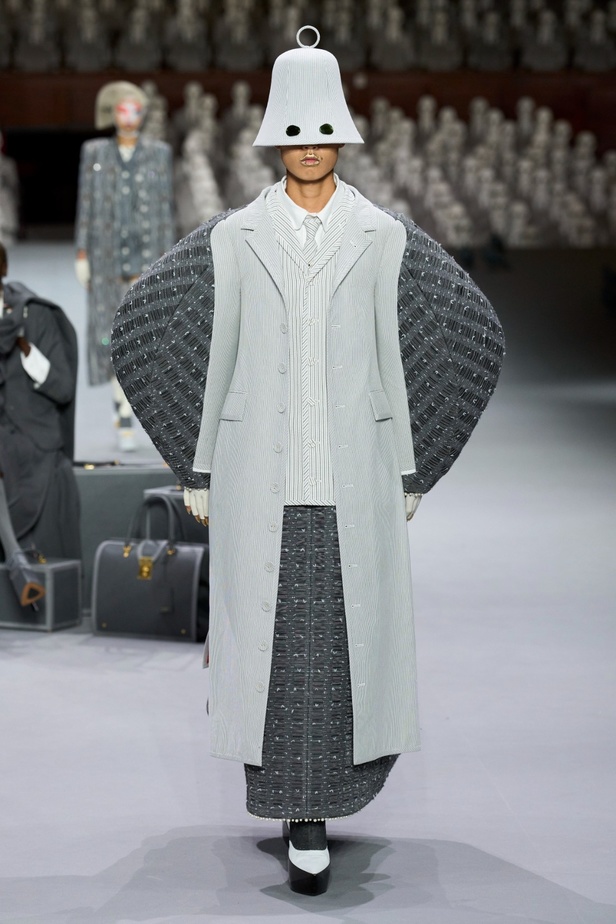 مجموعة Thom Browne للأزياء الراقية لخريف وشتاء 2024... الأزياء الهوت كوتور في شكل مسرحي