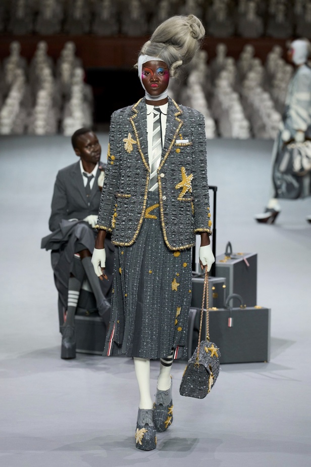 مجموعة Thom Browne للأزياء الراقية لخريف وشتاء 2024... الأزياء الهوت كوتور في شكل مسرحي