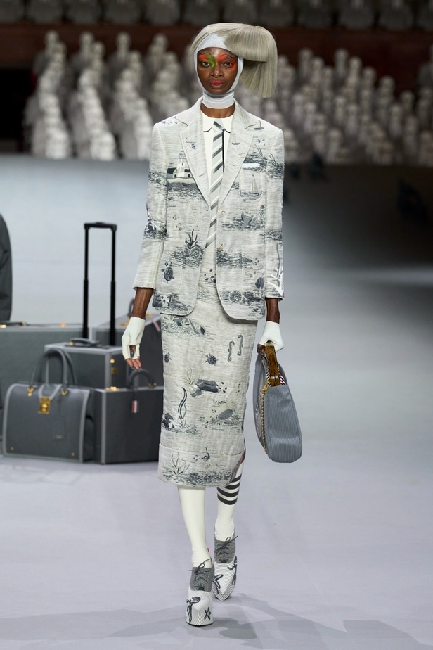 مجموعة Thom Browne للأزياء الراقية لخريف وشتاء 2024... الأزياء الهوت كوتور في شكل مسرحي