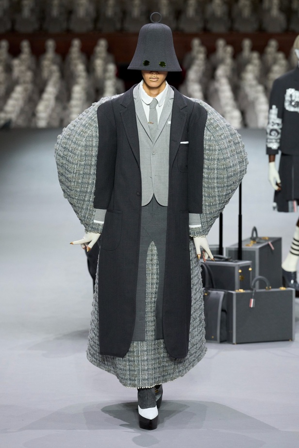 مجموعة Thom Browne للأزياء الراقية لخريف وشتاء 2024... الأزياء الهوت كوتور في شكل مسرحي
