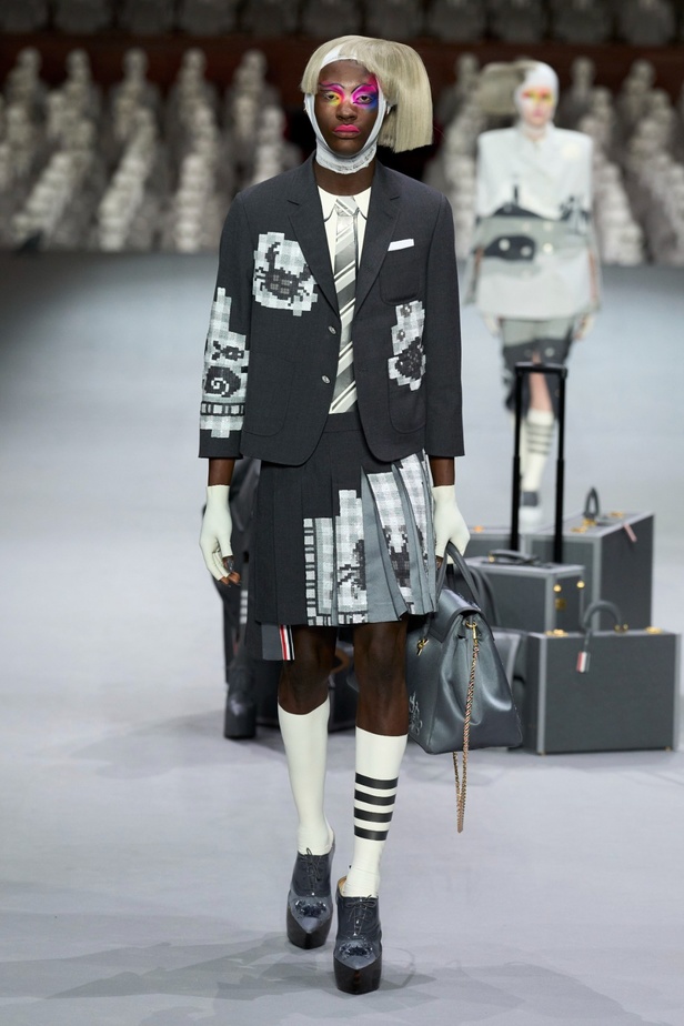 مجموعة Thom Browne للأزياء الراقية لخريف وشتاء 2024... الأزياء الهوت كوتور في شكل مسرحي