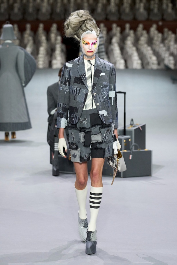 مجموعة Thom Browne للأزياء الراقية لخريف وشتاء 2024... الأزياء الهوت كوتور في شكل مسرحي