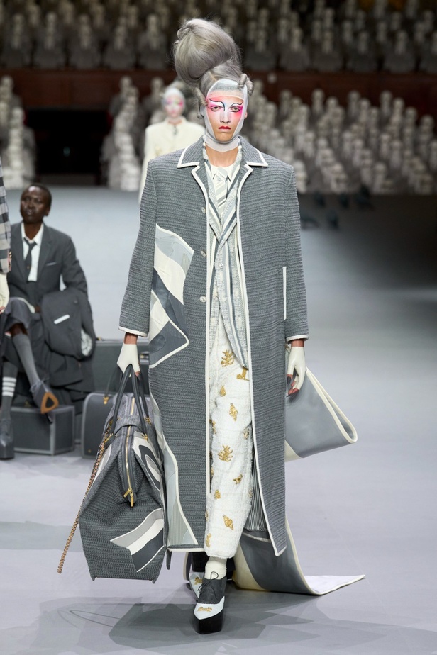 مجموعة Thom Browne للأزياء الراقية لخريف وشتاء 2024... الأزياء الهوت كوتور في شكل مسرحي