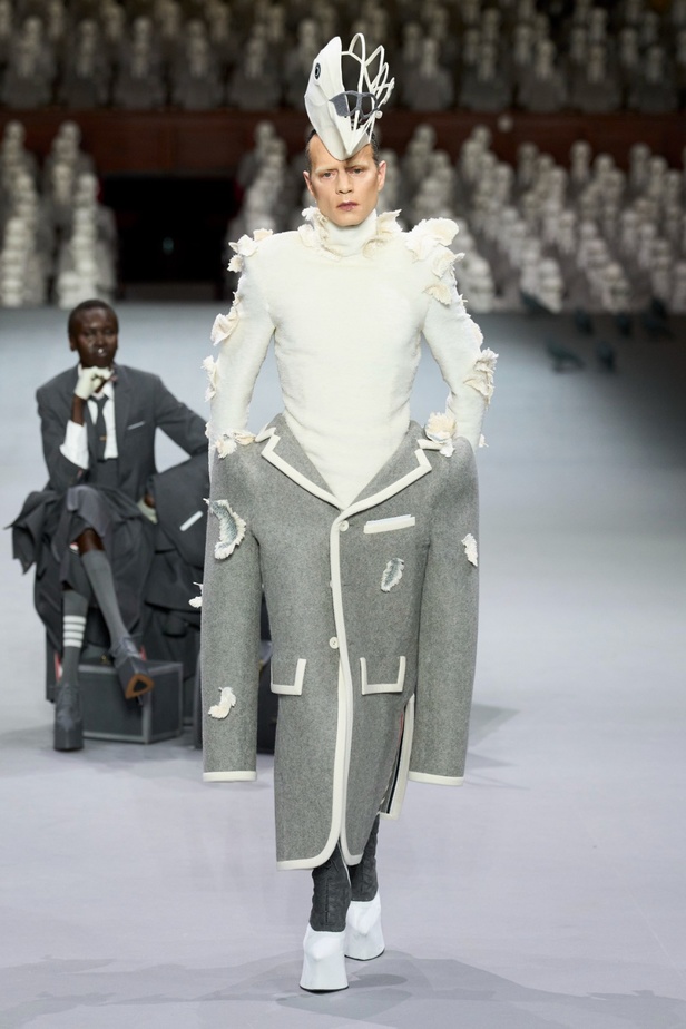 مجموعة Thom Browne للأزياء الراقية لخريف وشتاء 2024... الأزياء الهوت كوتور في شكل مسرحي