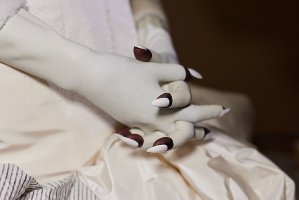 إطلالات جمالية من عرض مجموعة Thom Browne للأزياء الراقية لخريف وشتاء 2024