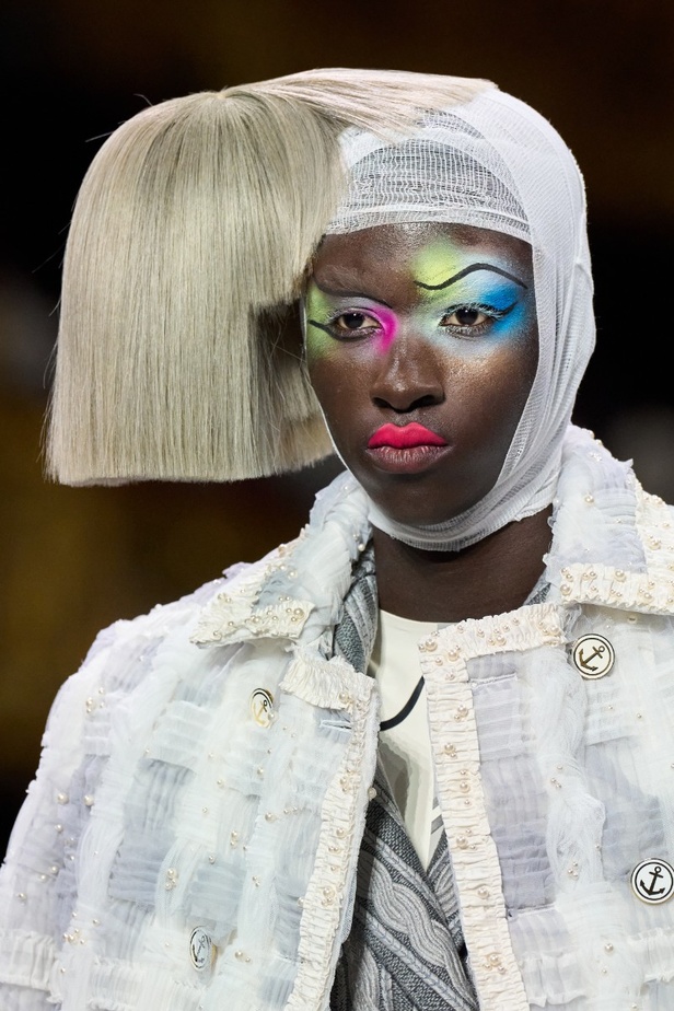 إطلالات جمالية من عرض مجموعة Thom Browne للأزياء الراقية لخريف وشتاء 2024