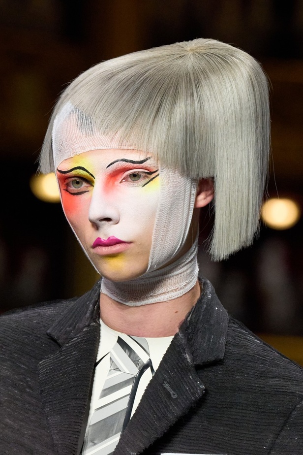 إطلالات جمالية من عرض مجموعة Thom Browne للأزياء الراقية لخريف وشتاء 2024