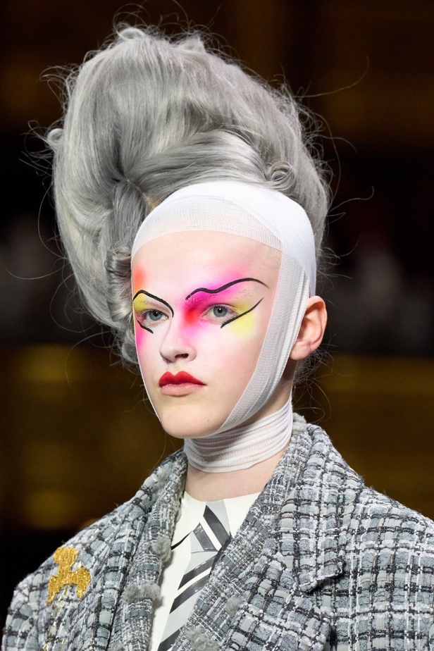 إطلالات جمالية من عرض مجموعة Thom Browne للأزياء الراقية لخريف وشتاء 2024