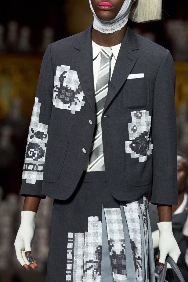 مجموعة Thom Browne للأزياء الراقية لخريف وشتاء 2024... الأزياء الهوت كوتور في شكل مسرحي