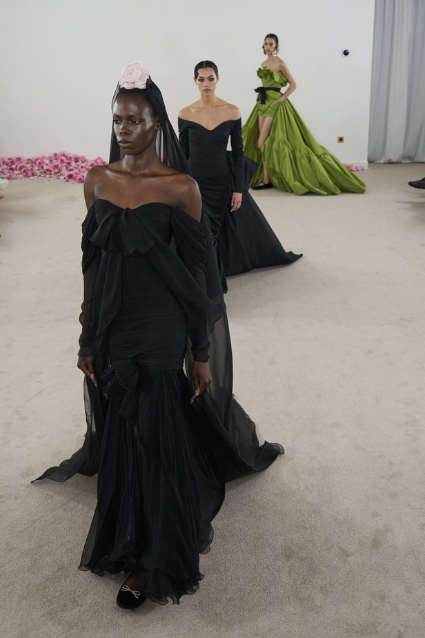 مجموعة Giambattista Valli للهوت كوتور.. فخامة الشك والدانتيل التي لا تزول