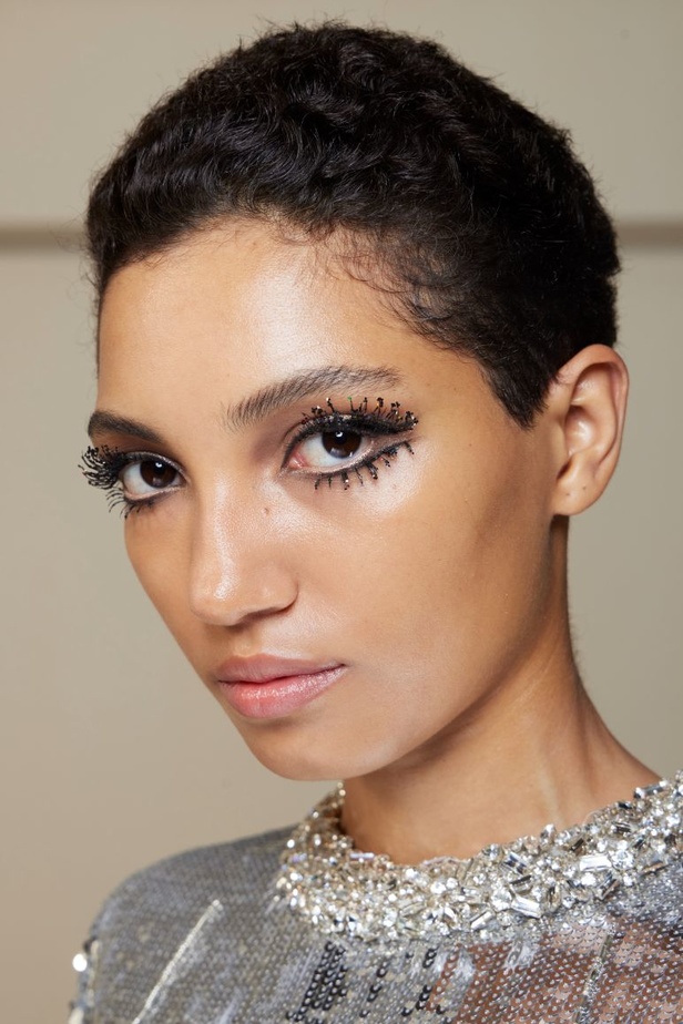 مجموعة Giambattista Valli للهوت كوتور.. فخامة الشك والدانتيل التي لا تزول