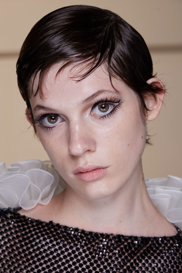 مجموعة Giambattista Valli للهوت كوتور.. فخامة الشك والدانتيل التي لا تزول