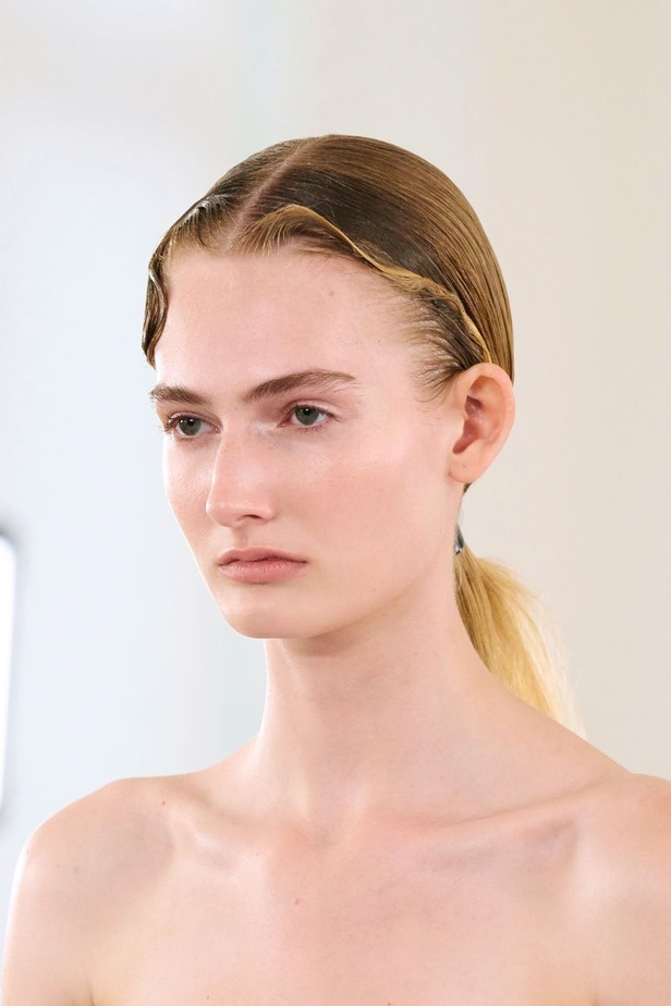 مجموعة Giambattista Valli للهوت كوتور.. فخامة الشك والدانتيل التي لا تزول