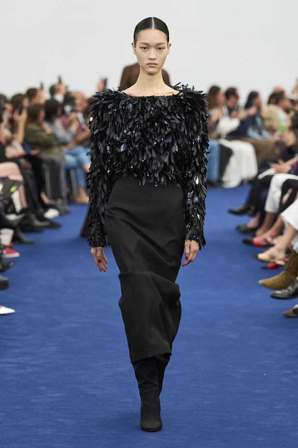 عودة اللون الأسود الى الواجهة مع مجموعةAlexandre Vauthier  لخريف وشتاء 2024 في باريس