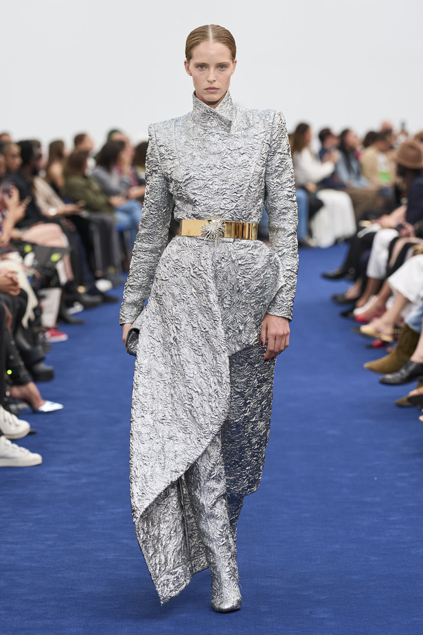 عودة اللون الأسود الى الواجهة مع مجموعةAlexandre Vauthier  لخريف وشتاء 2024 في باريس