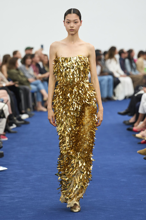 عودة اللون الأسود الى الواجهة مع مجموعةAlexandre Vauthier  لخريف وشتاء 2024 في باريس