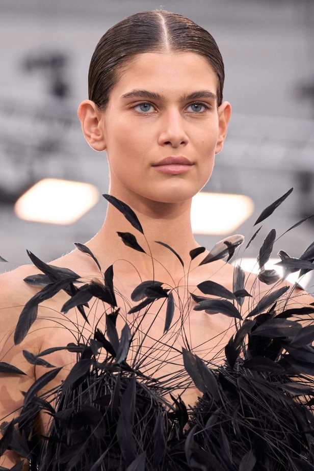 عودة اللون الأسود الى الواجهة مع مجموعةAlexandre Vauthier  لخريف وشتاء 2024 في باريس