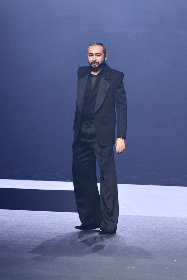 "آشي ستوديو" يدخل تاريخ الموضة من الباب العريض... أول مصمم سعودي في أسبوع باريس للأزياء الراقية بمجموعة ساحرة