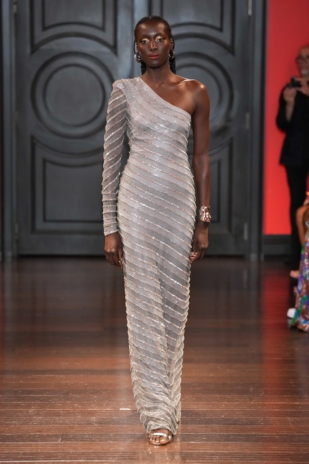 مجموعة Naeem Khan لربيع وصيف 2024 في نيويورك