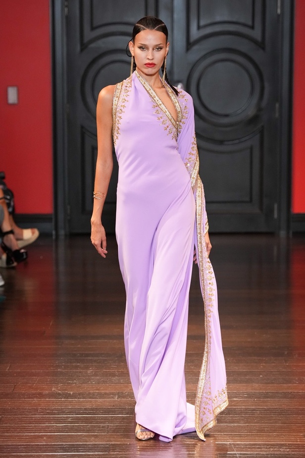 مجموعة Naeem Khan لربيع وصيف 2024 في نيويورك