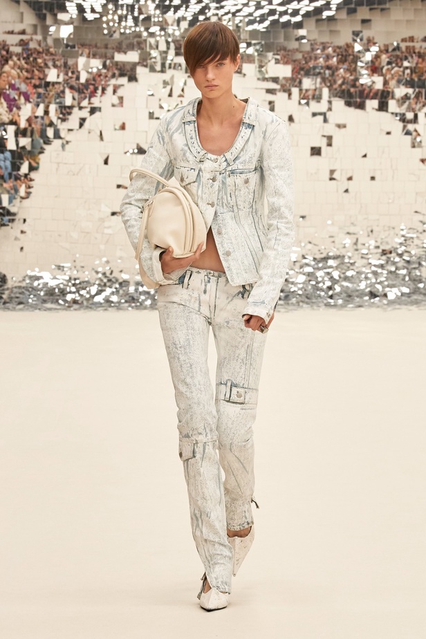 مجموعة Acne Studio لربيع وصيف 2024