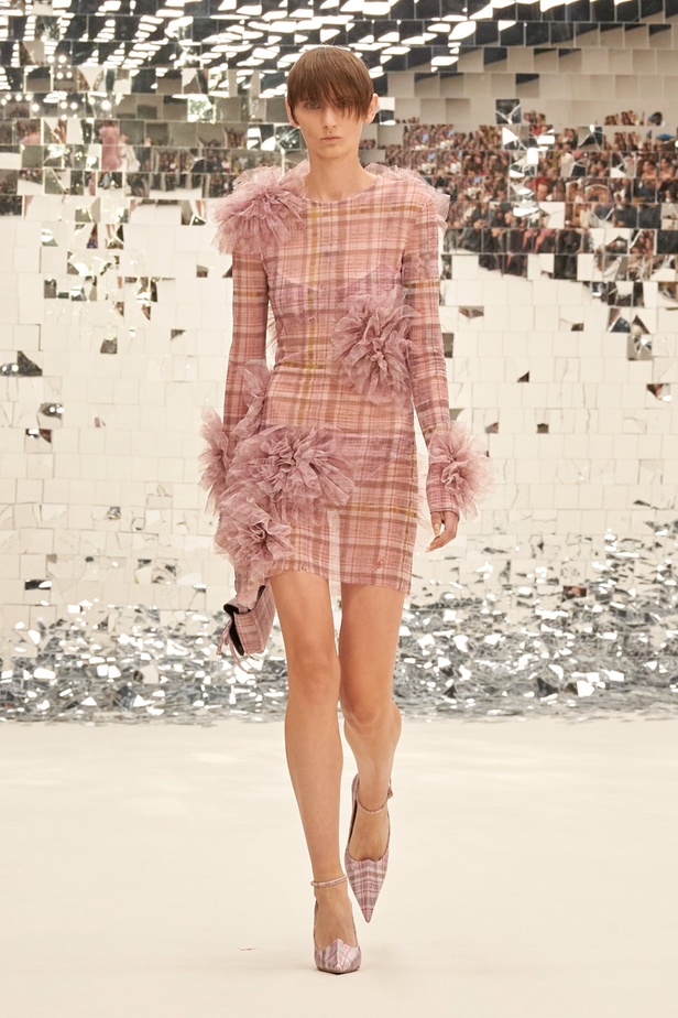 مجموعة Acne Studio لربيع وصيف 2024