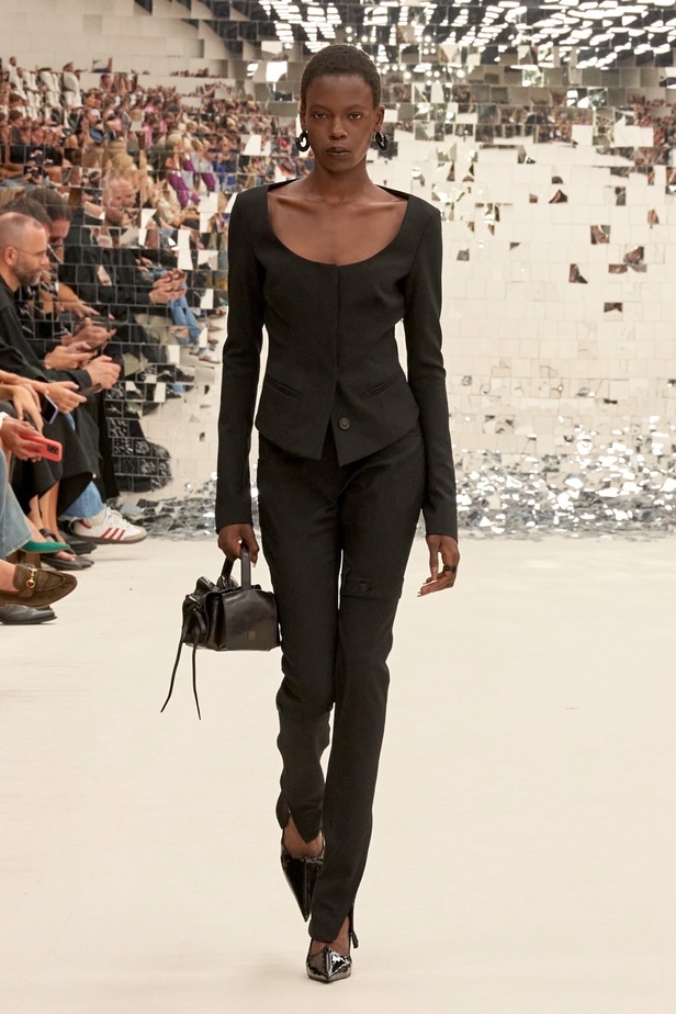 مجموعة Acne Studio لربيع وصيف 2024