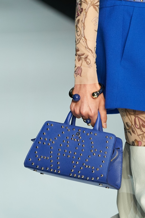 مجموعة AIGNER لربيع وصيف 2024 مستوحاة من الفنون والحرف اليدوية في أواخر القرن التاسع عشر