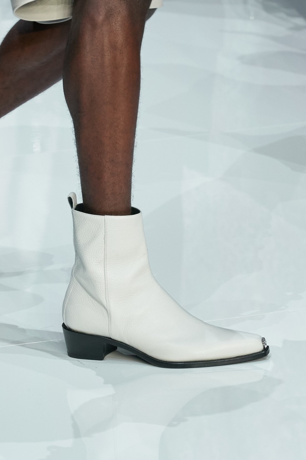 مجموعة AIGNER لربيع وصيف 2024 مستوحاة من الفنون والحرف اليدوية في أواخر القرن التاسع عشر