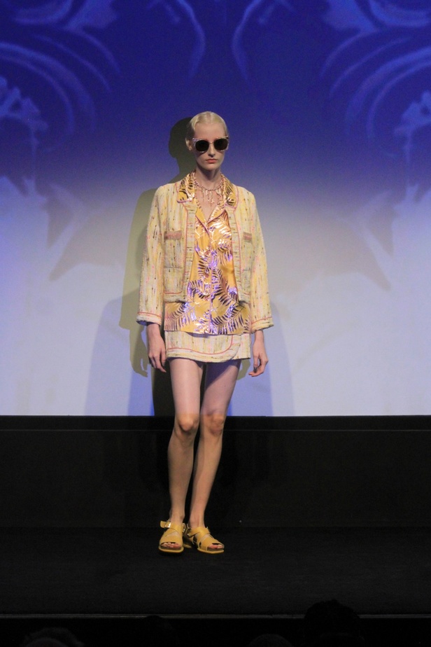 مجموعة Anna Sui لربيع وصيف 2024 تنقلنا إلى عالم البحار