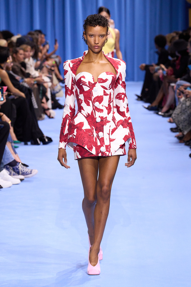 مجموعة Balmain لموسم ربيع وصيف 2024