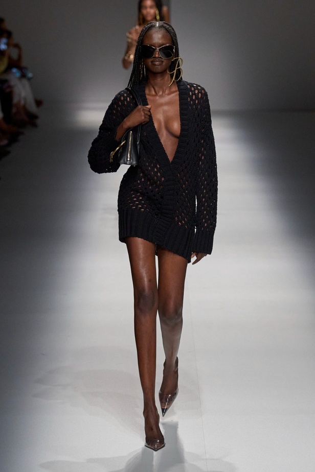 مجموعة BLUMARINE لربيع وصيف 2024