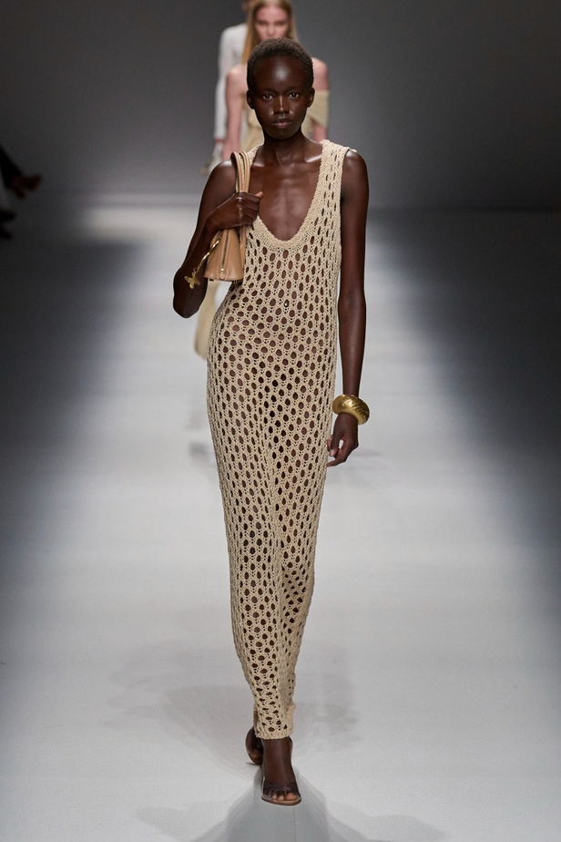 مجموعة BLUMARINE لربيع وصيف 2024