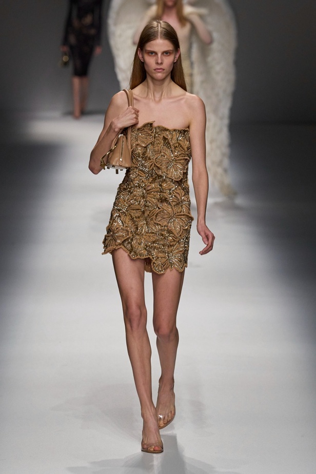 مجموعة BLUMARINE لربيع وصيف 2024