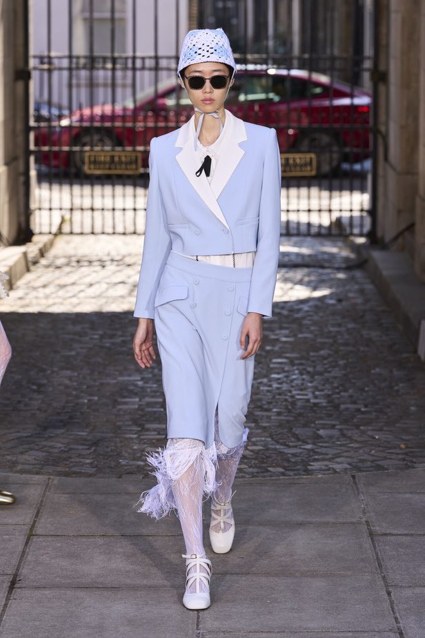 حنين الى الطفولة وبلده الأمّ في مجموعة BORA AKSU لربيع وصيف 2024