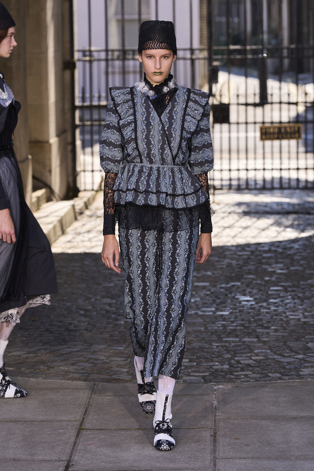 حنين الى الطفولة وبلده الأمّ في مجموعة BORA AKSU لربيع وصيف 2024