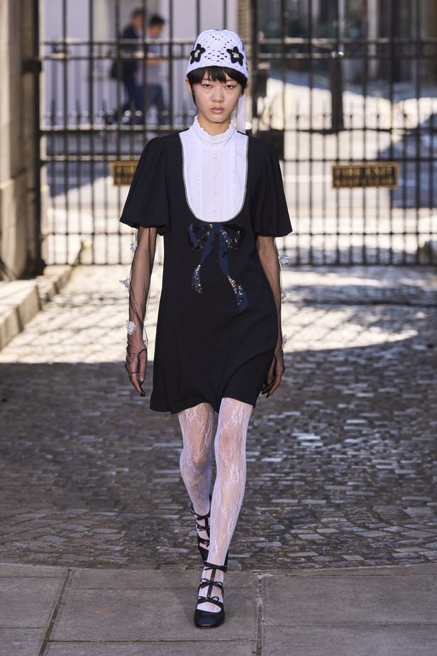 حنين الى الطفولة وبلده الأمّ في مجموعة BORA AKSU لربيع وصيف 2024