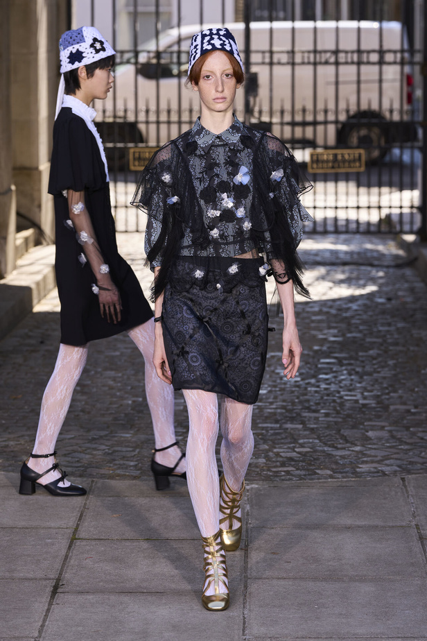 حنين الى الطفولة وبلده الأمّ في مجموعة BORA AKSU لربيع وصيف 2024