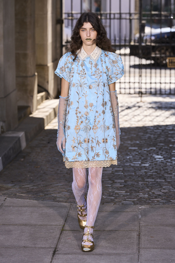 حنين الى الطفولة وبلده الأمّ في مجموعة BORA AKSU لربيع وصيف 2024