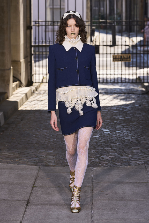 حنين الى الطفولة وبلده الأمّ في مجموعة BORA AKSU لربيع وصيف 2024