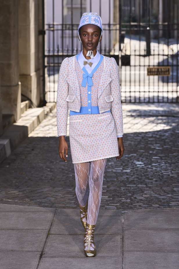 حنين الى الطفولة وبلده الأمّ في مجموعة BORA AKSU لربيع وصيف 2024