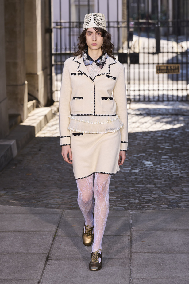 حنين الى الطفولة وبلده الأمّ في مجموعة BORA AKSU لربيع وصيف 2024