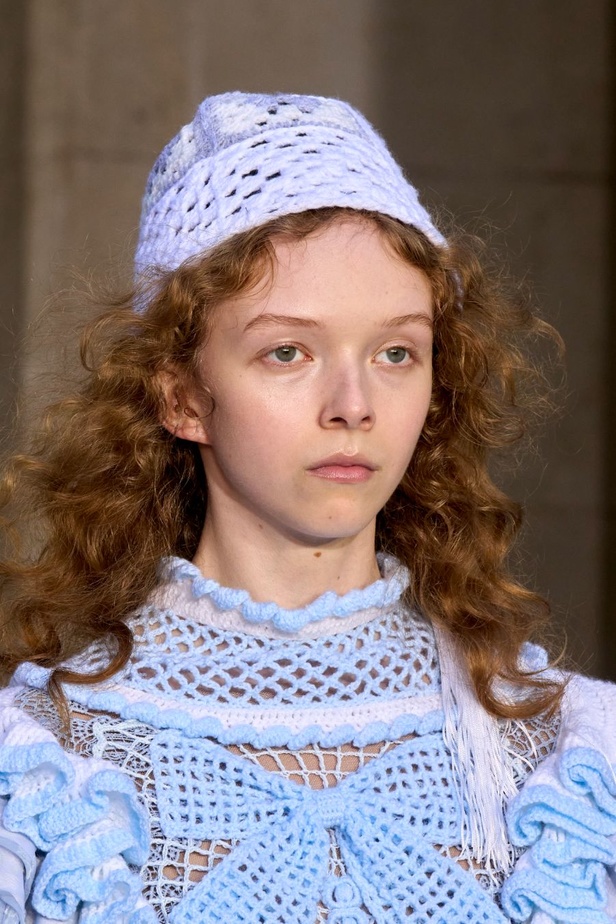 حنين الى الطفولة وبلده الأمّ في مجموعة BORA AKSU لربيع وصيف 2024