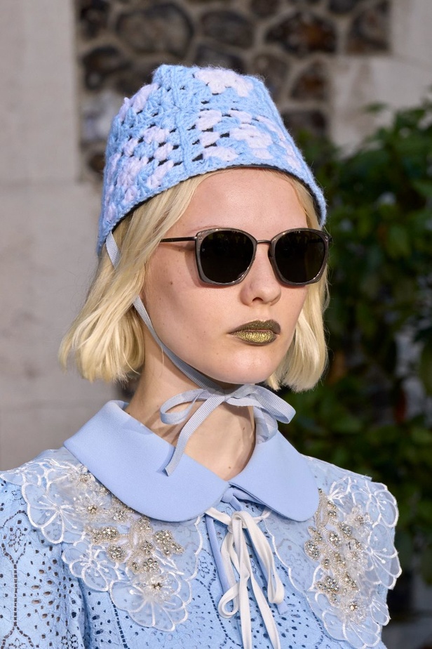 حنين الى الطفولة وبلده الأمّ في مجموعة BORA AKSU لربيع وصيف 2024